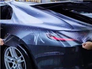 車の所有者が車にペイントプロテクションフィルムを取り付けることを検討すべき理由